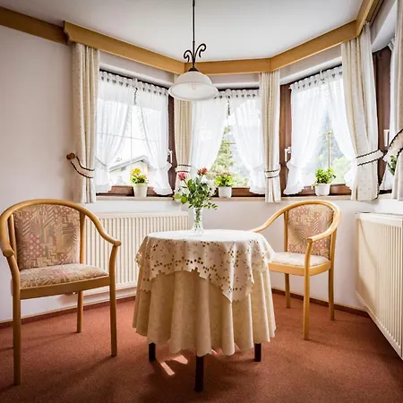Landhaus Weiss Guest house 3*